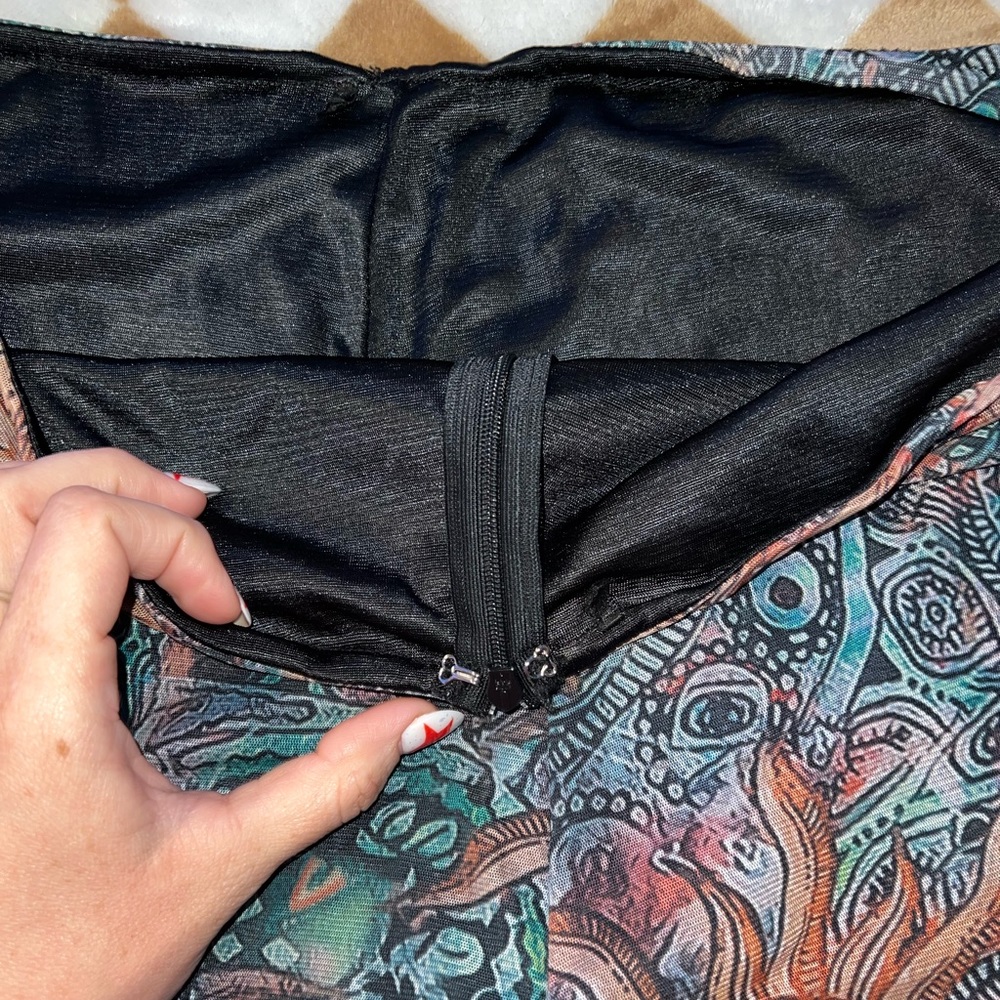Pattern mini skirt - Picture 3 of 3